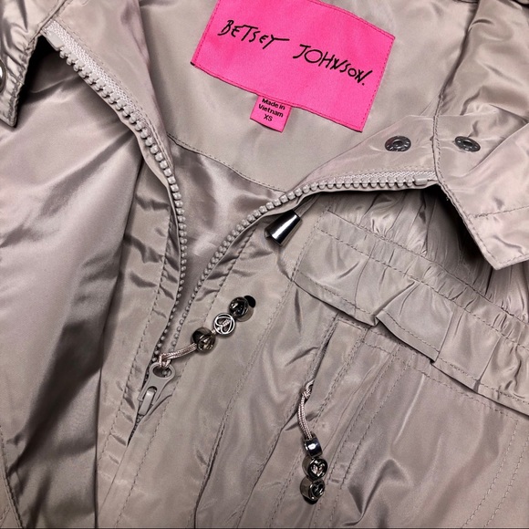 Betsey Johnson Hooded Anorak w/Faux Leather Sleeve - Picture 4 of 6